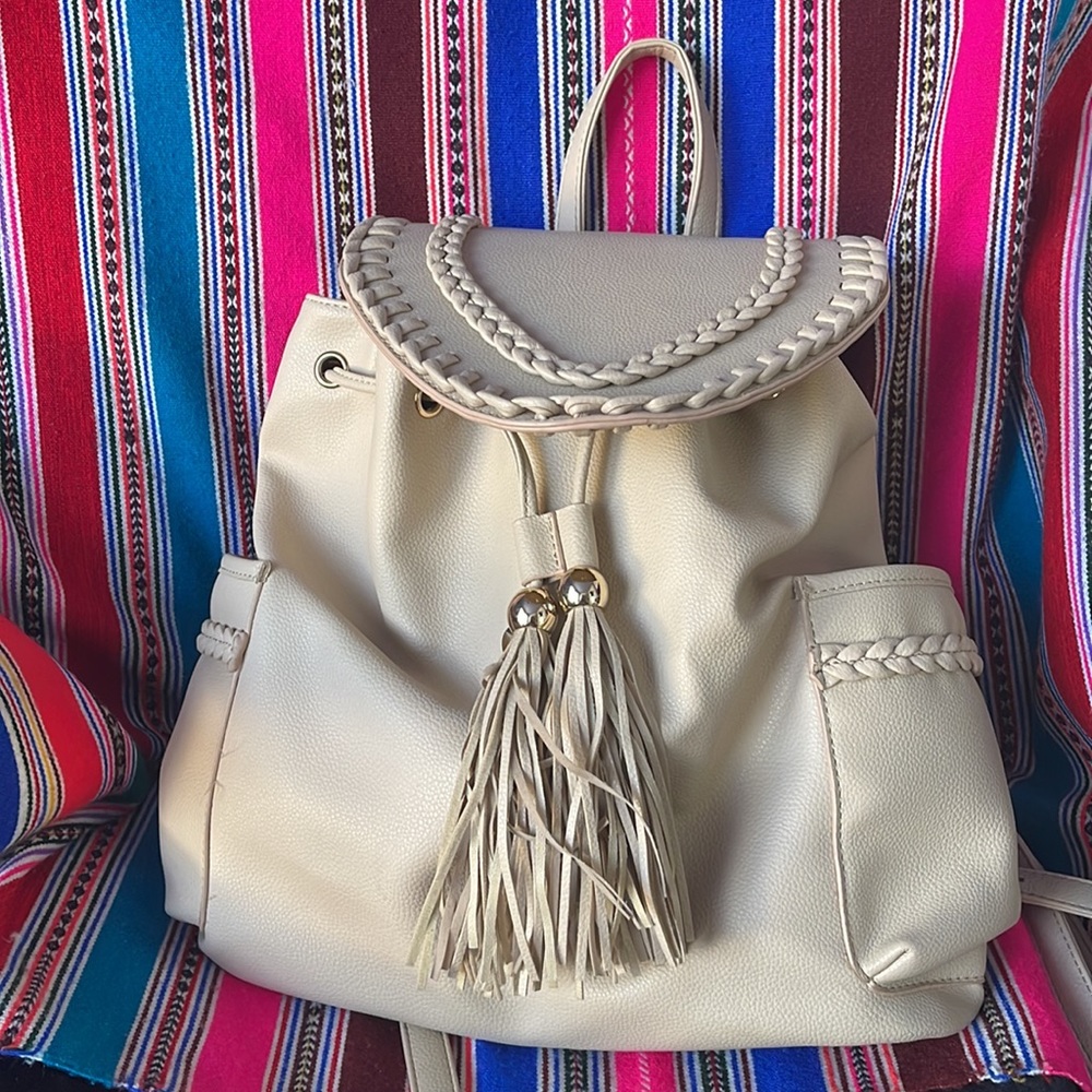 Backpack 🎒- like new